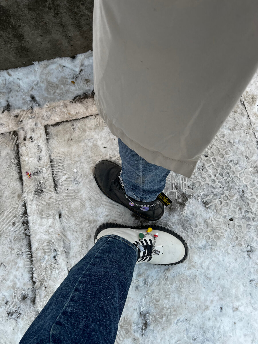 Украсили обувь по-питерски 