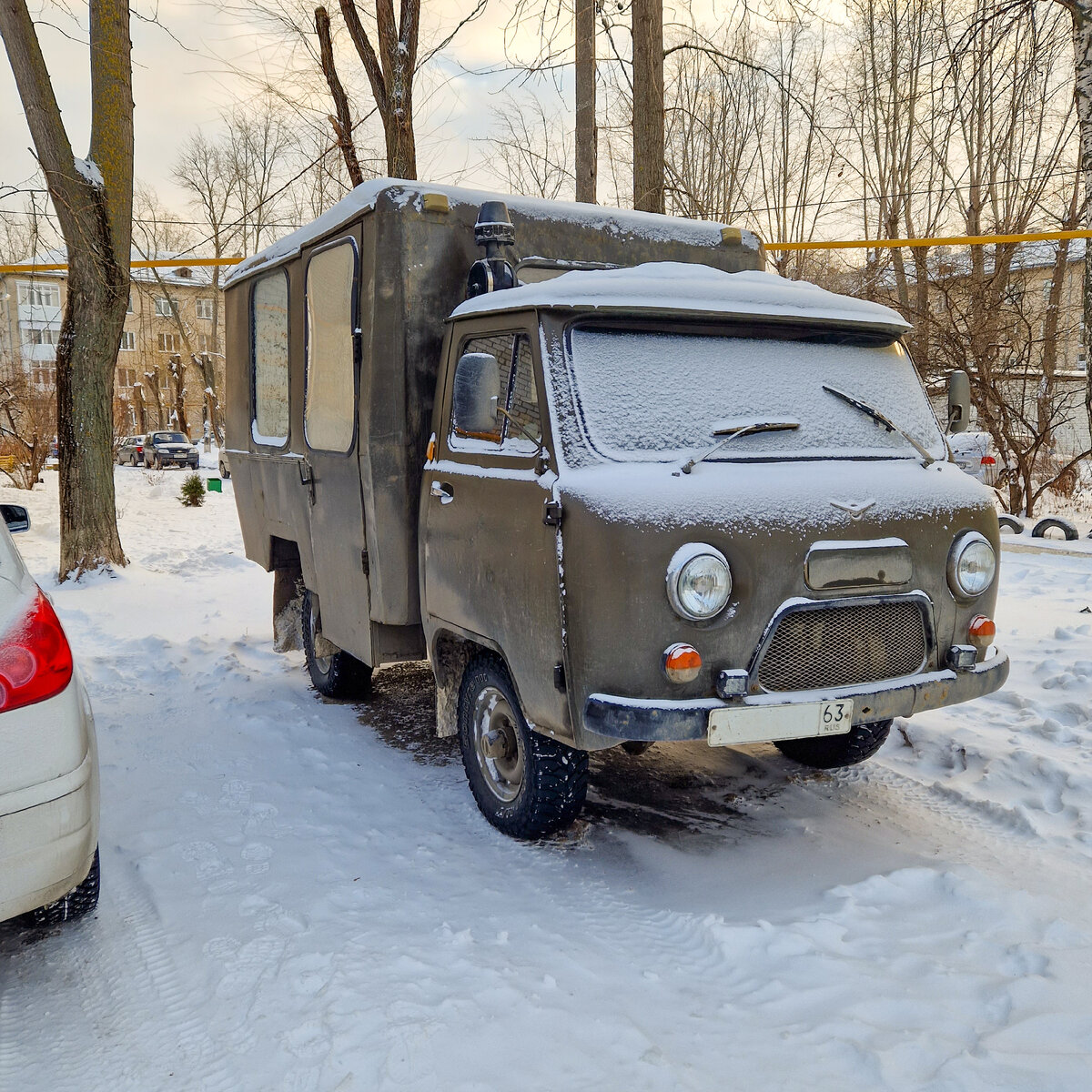 Автомобиль, который встретил я, вполне живой. Видно, что он всё ещё в строю.