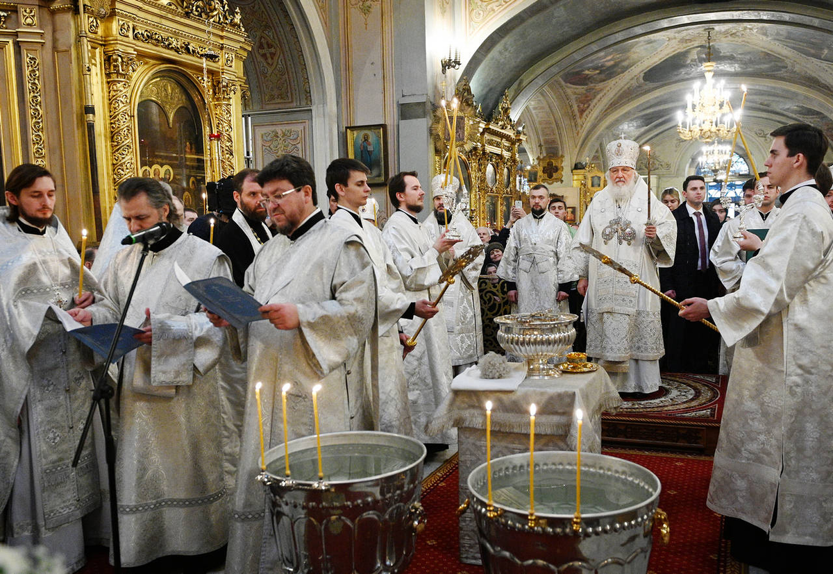 Православная служба сегодня. Крещение в Елоховском соборе.