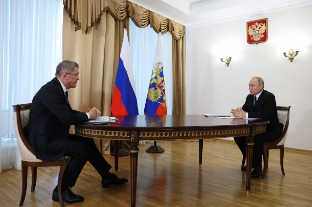   Путин провел рабочую встречу с главой Башкирии в Уфе