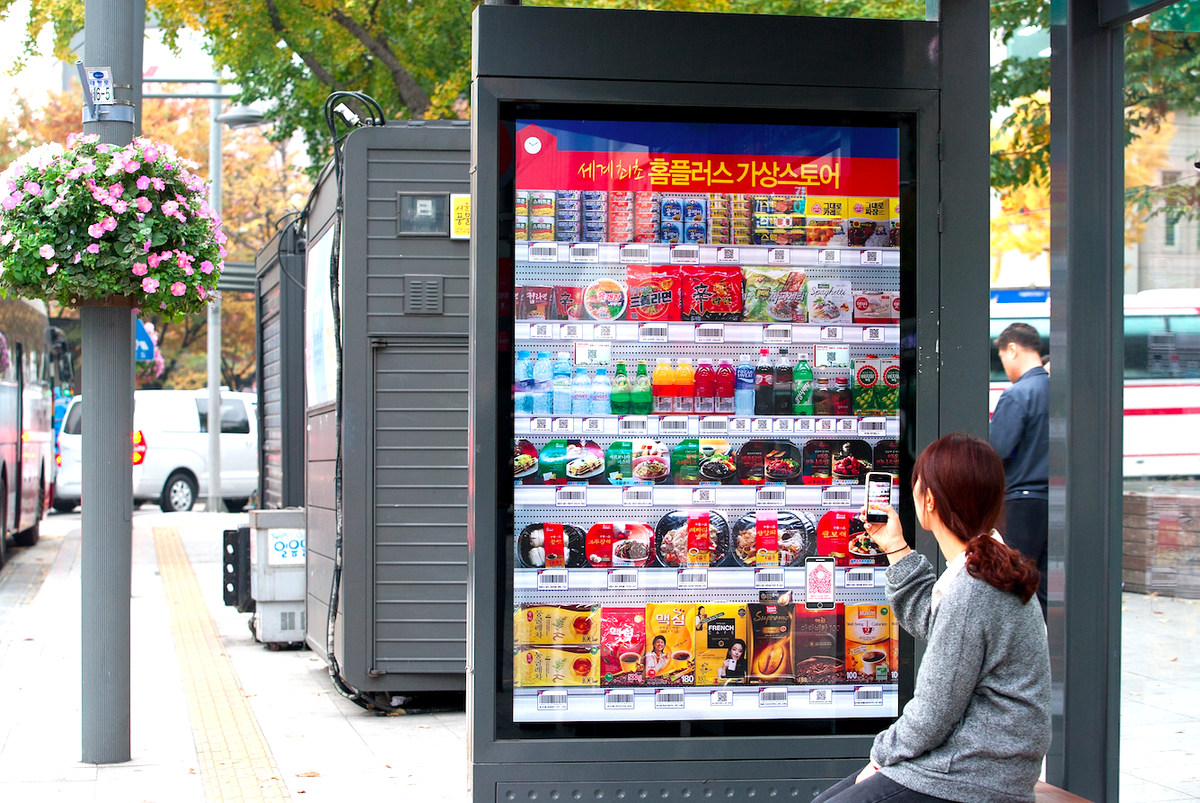 Можно в виртуальном магазине. Корейские ларьки с едой. Виртуальные супермаркеты в Корее. Виртуальный магазин. Виртуальный супермаркет.