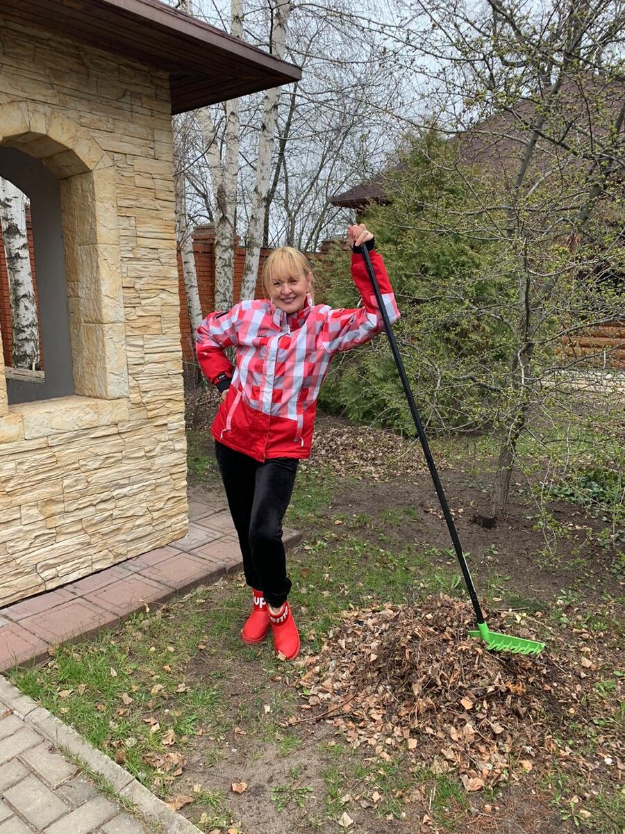 Карантин сделал из певицы садовника. Фото из архива Светланы Лазаревой