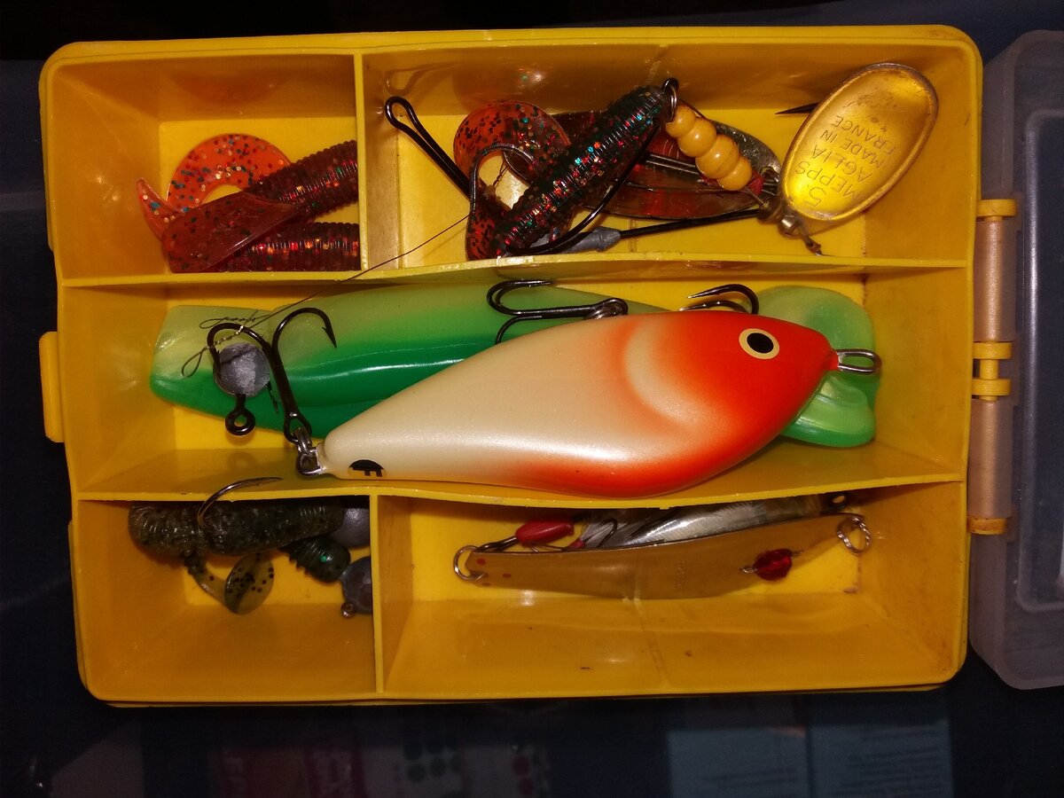 Обычно на рыбалку я не беру много приманок. Это не имеет смысла. Фото автора.