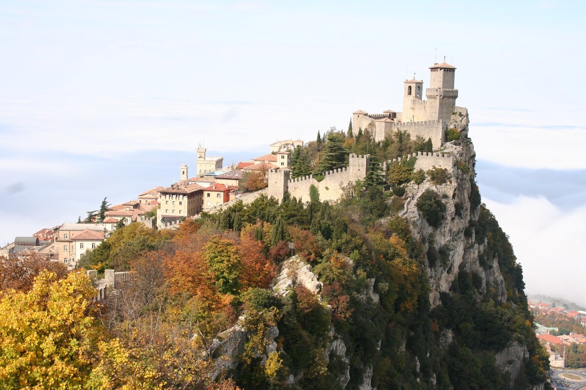 Сан-Марино. Башня Гуаита на горе Монте-Титано. 