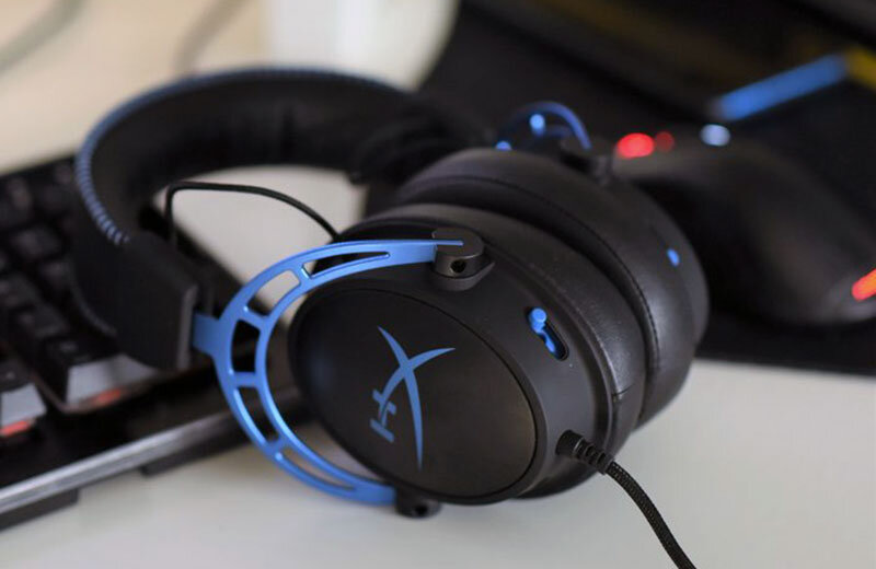 Cloud alpha отзывы. Хайпер х клауд альфа s. hyper x alpha s. cloud alpha от hyperx. hyperx cloud alpha s на голове.