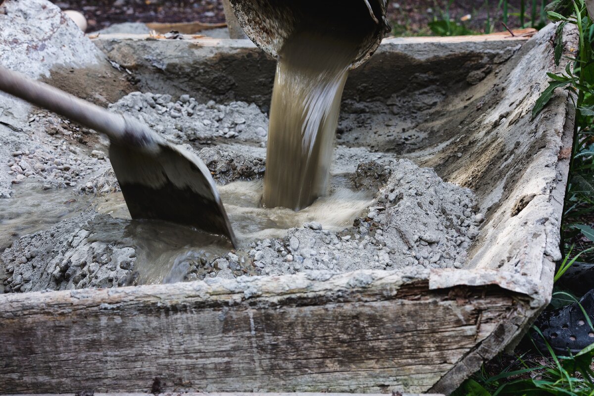 Не выбрасывайте затвердевший цемент: как использовать просроченный, окаменевший цемент