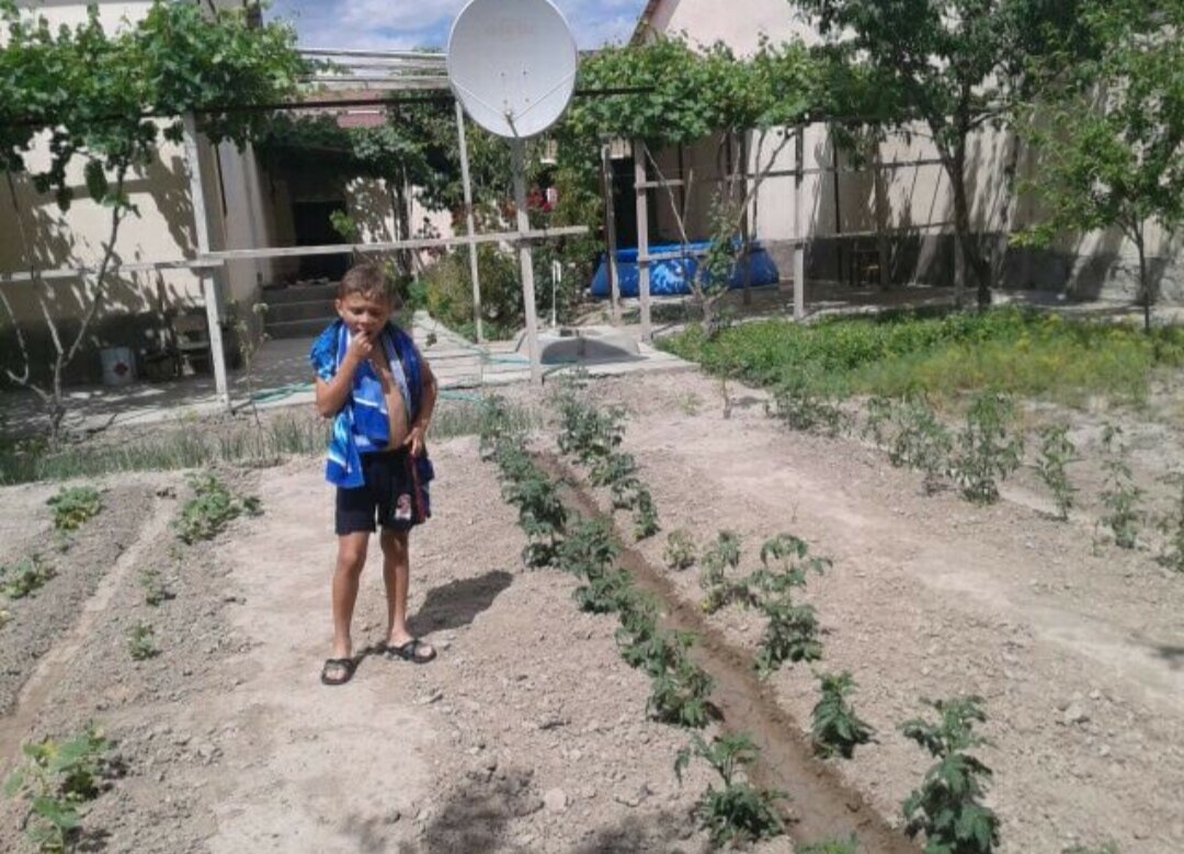 Личное фото.Мой племянник. Лето месяц май.