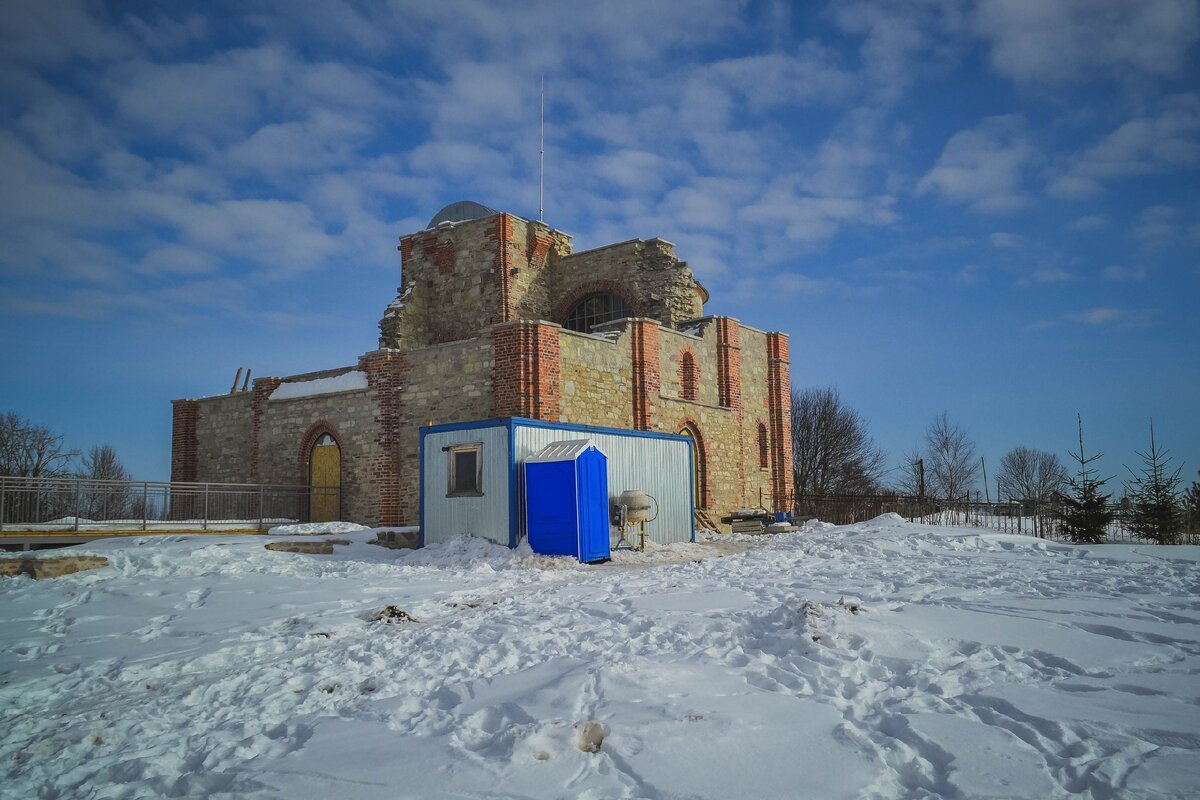 Руины церкви Благовещения - одной из древнейших в Новгороде Великом