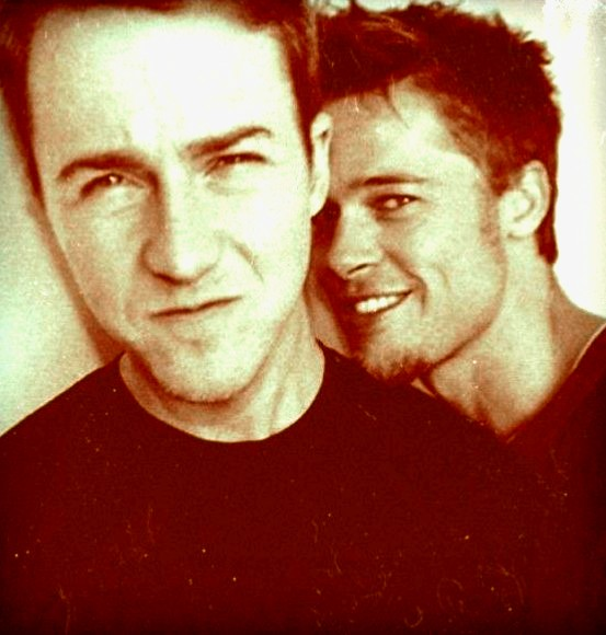 Тайлер Дерден  - герой  романа Чака Паланика "Бойцовский клуб"