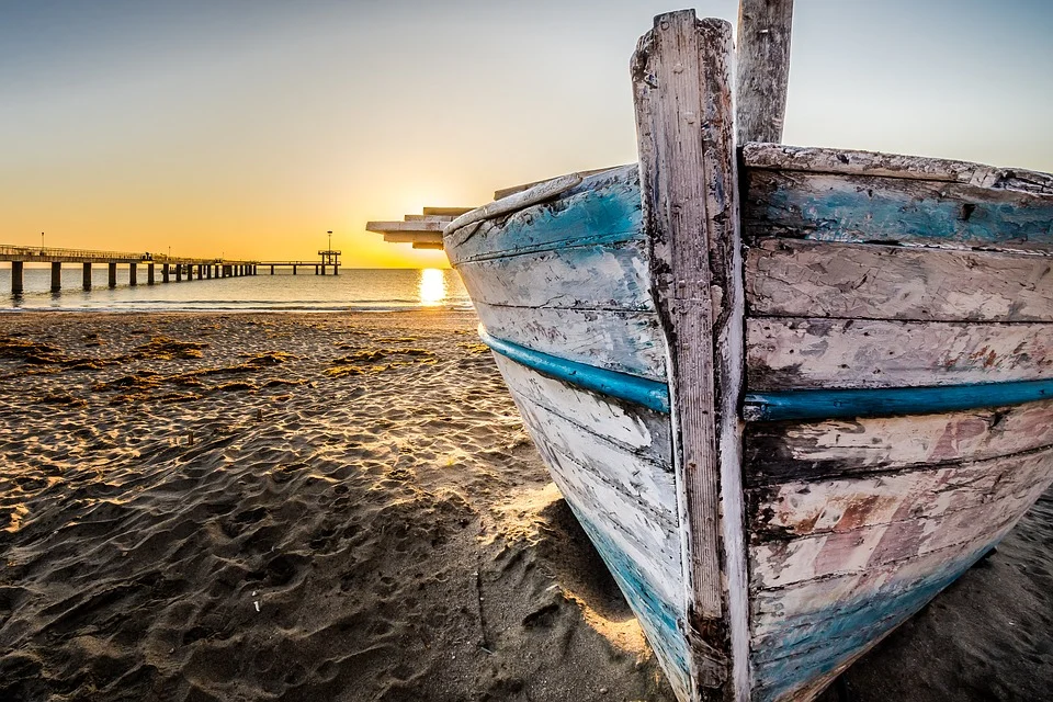 https://pixabay.com/photos/old-wooden-boat-at-sunrise-2873907/