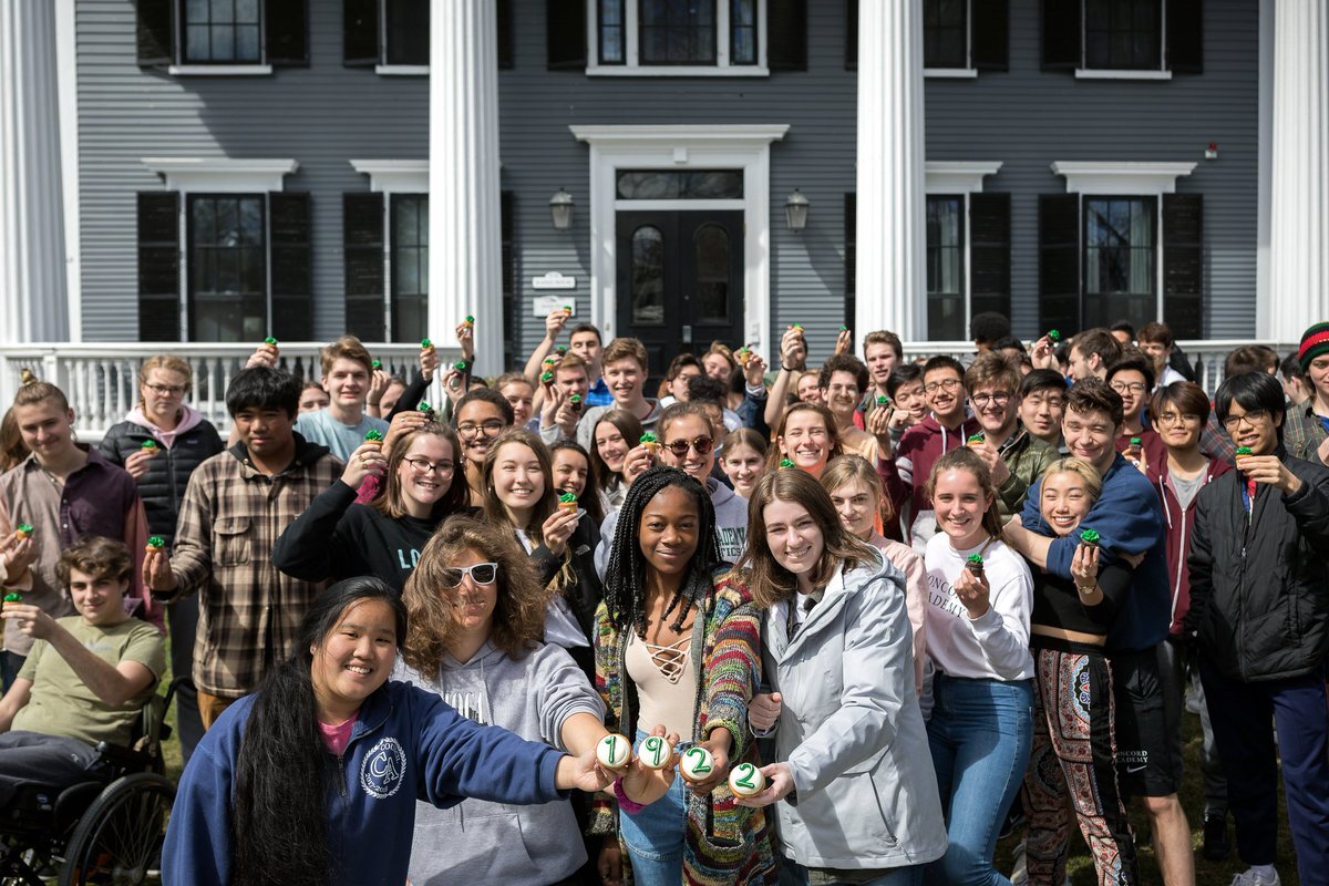 Современные компьютерные классы. Мгту библиотека мгту баумана. Видео 2 2 22 американская школа. Старшая школа в сша. Фон американская школа кампус.