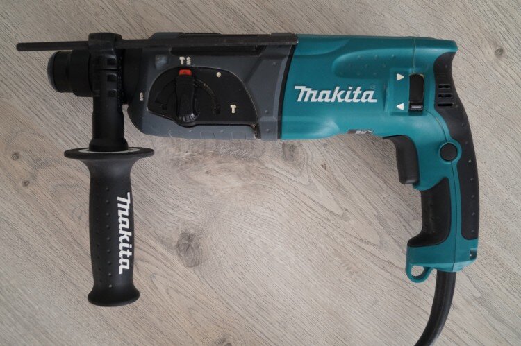 Makita HR2470