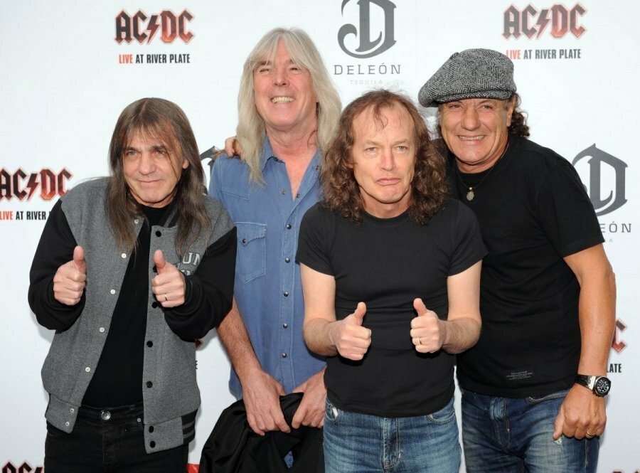 Старые известные группы. AC/DC группа. AC DC состав группы. AC/DC группа 2019. Вокалист Эйси ДИСИ.