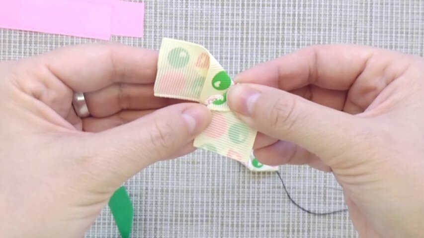 Линейка портновская 1 метр. 8 см что делать. 8 см что делать. Задания с линейкой. Первый отрезок на 8 см длиннее второго а третий на 4 см короче второго.