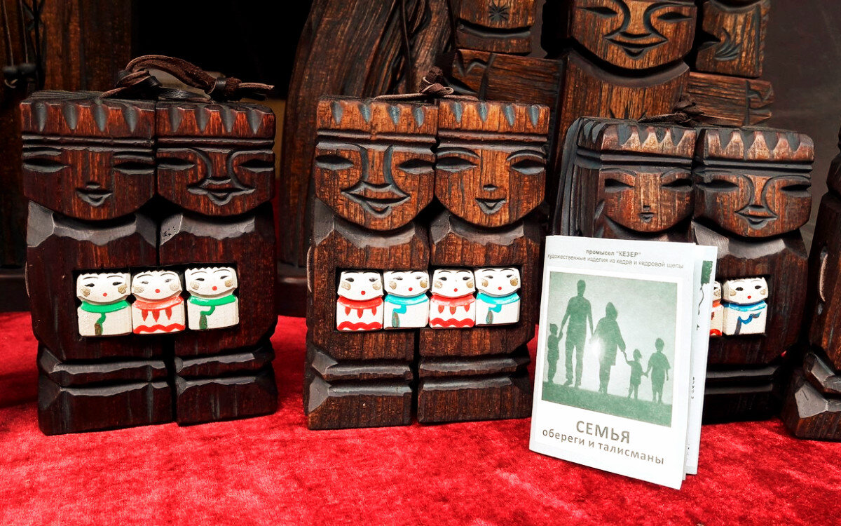 уникальные сувениры. поделки из дерева. интересные подарки. сувениры резьба по дереву салават юлаева. деревянные украшения.