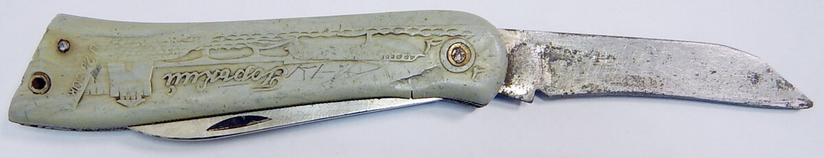 Нож в раскрытом положении клинка.