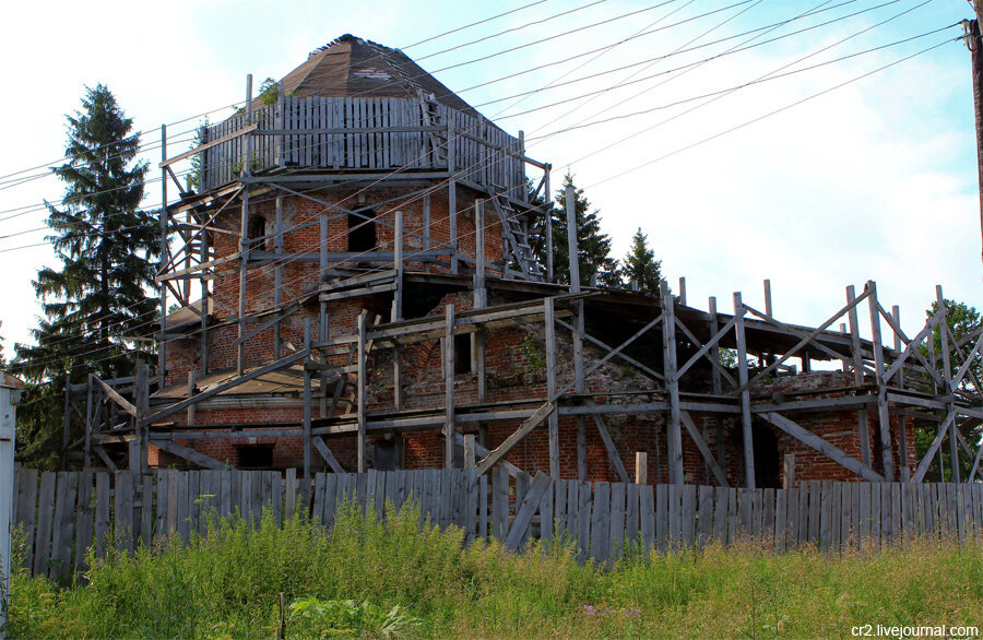 Покровский храм в селе Храброво. Московская область  