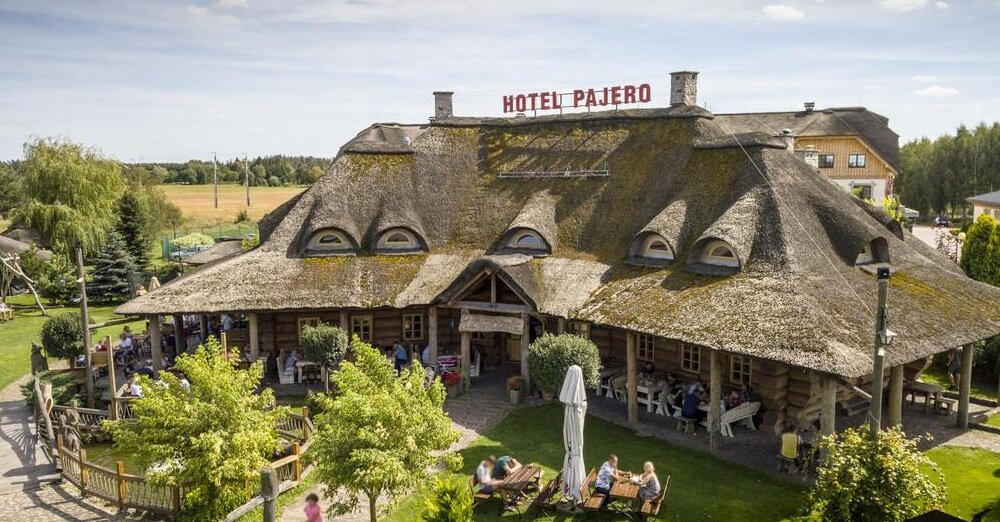 Отель на паркинге  Pajero