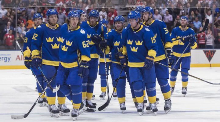 Шведская хоккейная сборная вот уже около 80 лет не изменяет стиль своей спортивной формы: на груди желтого или синего свитера изображены три короны.