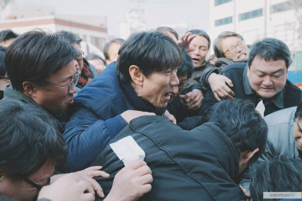 Кадр из фильма "Дефолт"