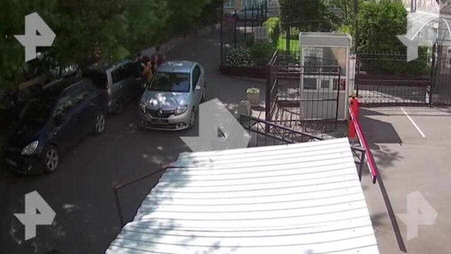 Новостное издание «ВРЕМЕННИ́К.ру» кадр из видеозаписи задержания Ивана Голунова