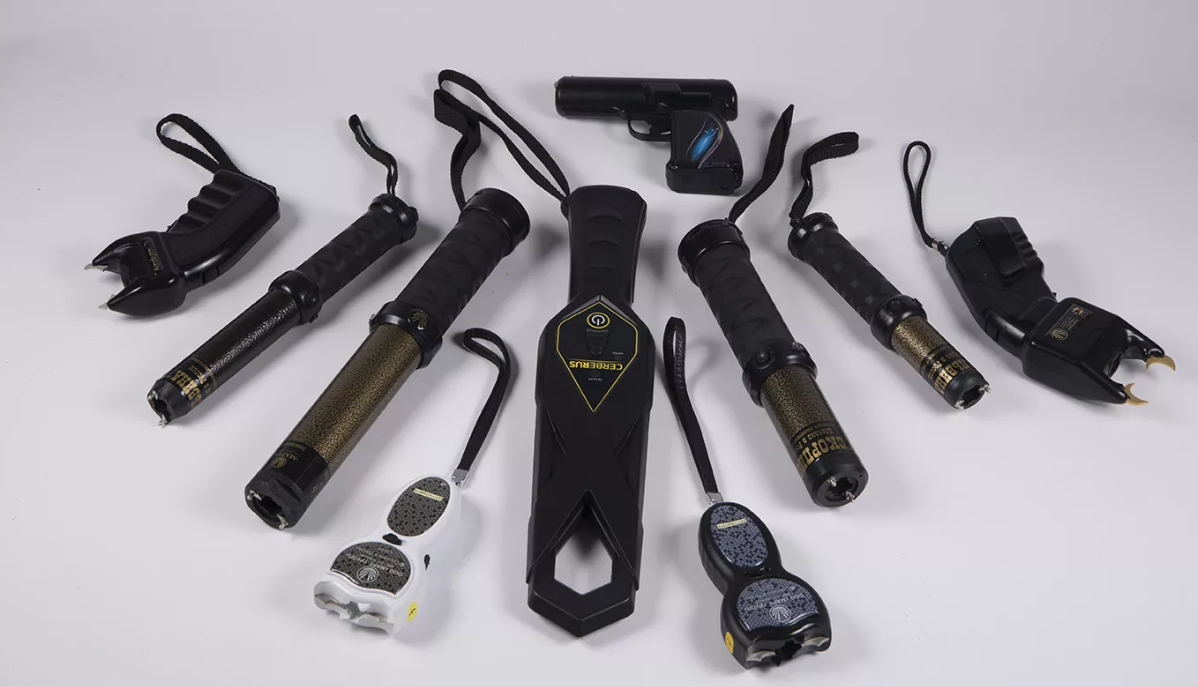 Электрошокер не относится к категории летального оружия, поэтому для его приобретения не требуется получения специального разрешения или лицензии. Тем не менее при применении электрошокера важно не допустить превышения пределов необходимой обороны или крайней необходимости