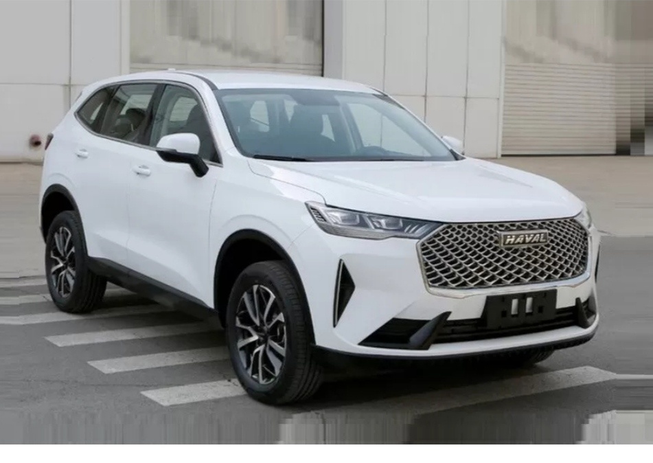 России только-только завершились продажи Haval H6 первого поколения – паркетник уже убрали с официального сайта марки. У нас «шестерка» долгое время была самой популярной моделью Хавейла, но затем она уступила позицию лидера Haval F7, производство которого налажено на заводе в Тульской области (H6 в России не выпускали). Несмотря на то, что «второй» H6 останется в гамме бренда в КНР, у нас этот кросс, предположительно, так и не появится. А вот «третий» SUV в будущем может прописаться в РФ, о чем минувшей осенью Колёсам рассказал представитель российского подразделения Haval. Впрочем, в мае внешняя пресс-служба Хавейла на запрос Kolesa.ru относительно возможного появления нового H6 в нашей стране ответила, что информации пока нет.