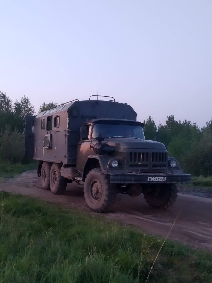 Спецтранспорт для маленькой такой компании. Едет по всему. 