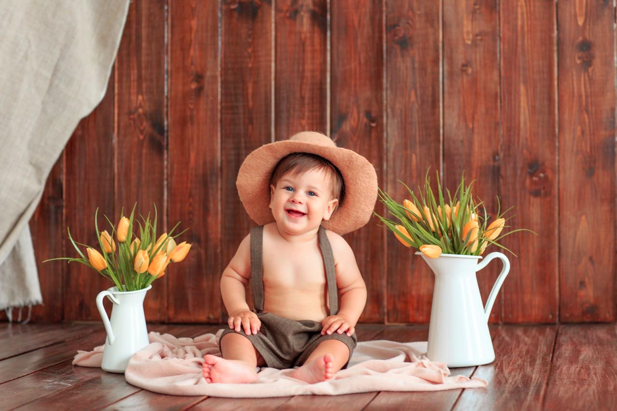 Ребенок хочет быть ребенком, хоть и много что понимает. 