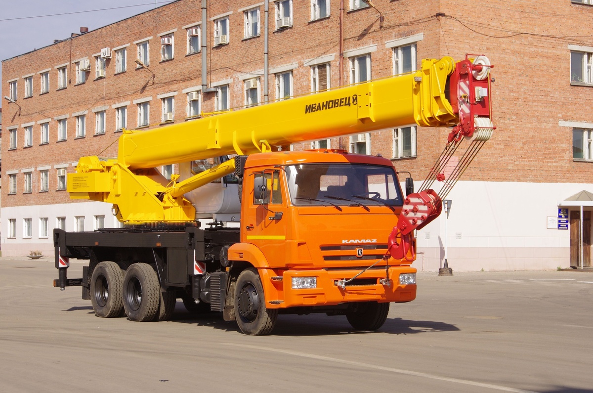 Автокран на шасси КАМАЗ шоссейного типа КС-45717К-1Р