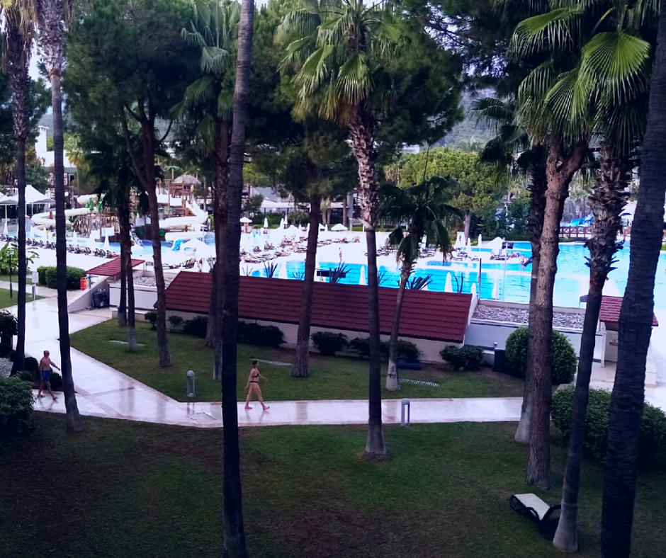 В популярных и заполняемых ранее отелях сейчас довольно пустынно.