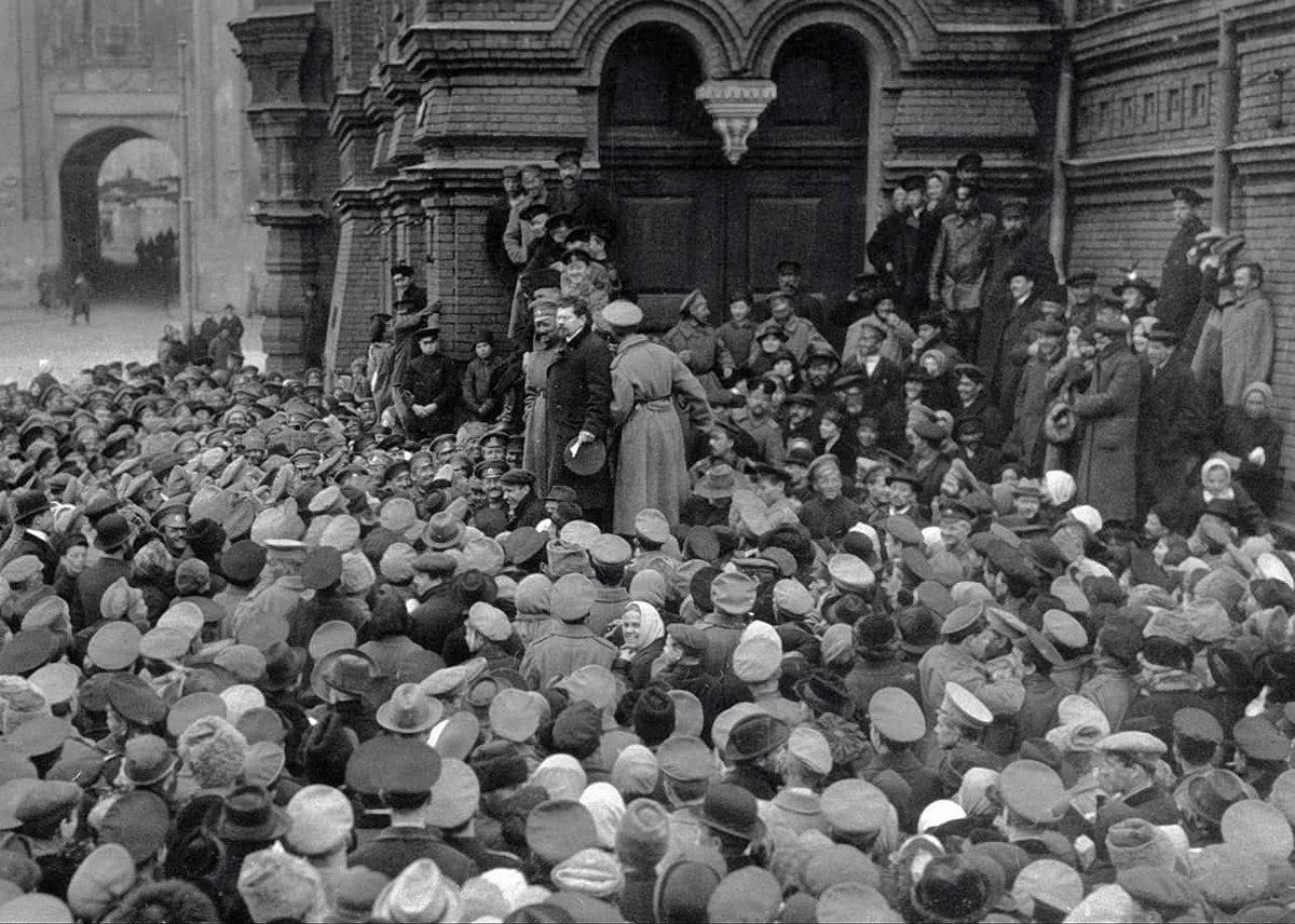 Народ сверг власть. Революция 1917 года в России. Революция 1905 года Петроград. Революция 1917 года в России фото. Россия в 1917 году.