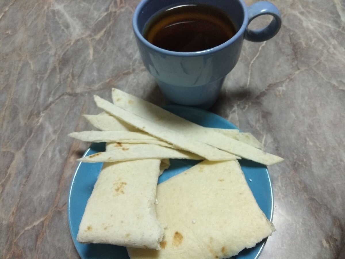 Чай и ленивые блинчики из лаваша