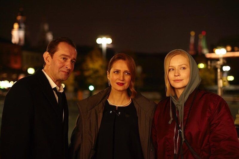 Кадр из фильма "Трое". Поэтесса, телеведущий и психолог