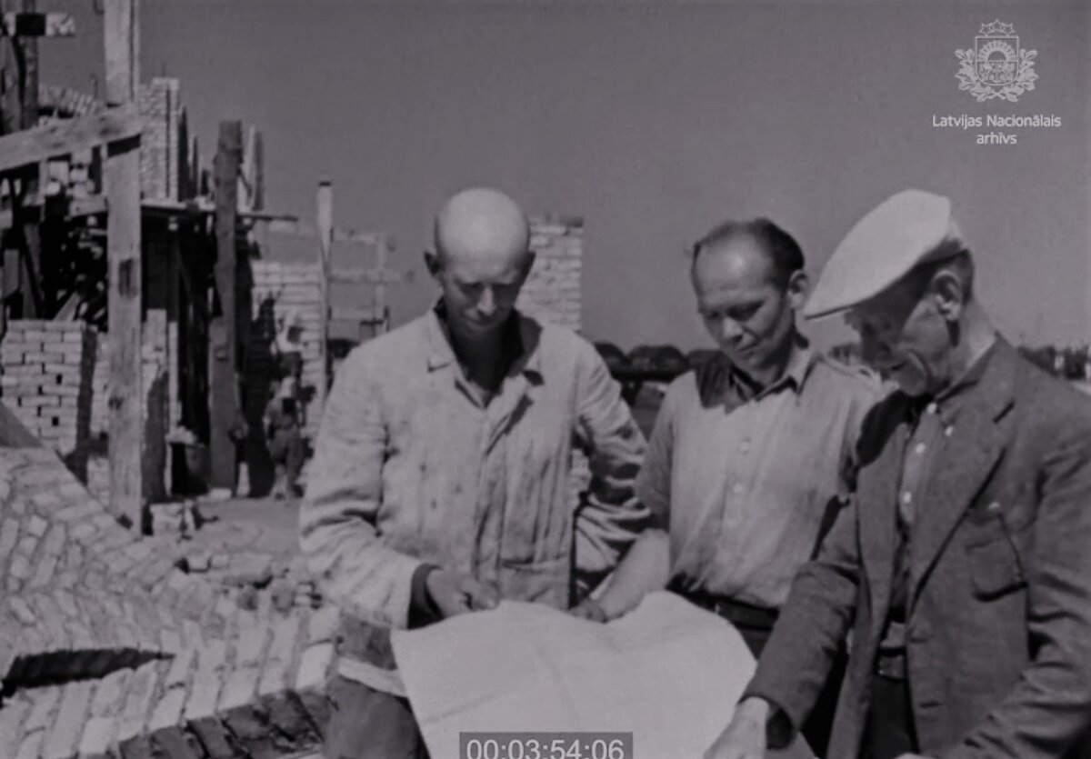 Проектировщики здания Речного вокзала. Кадр кинохроники. LNA