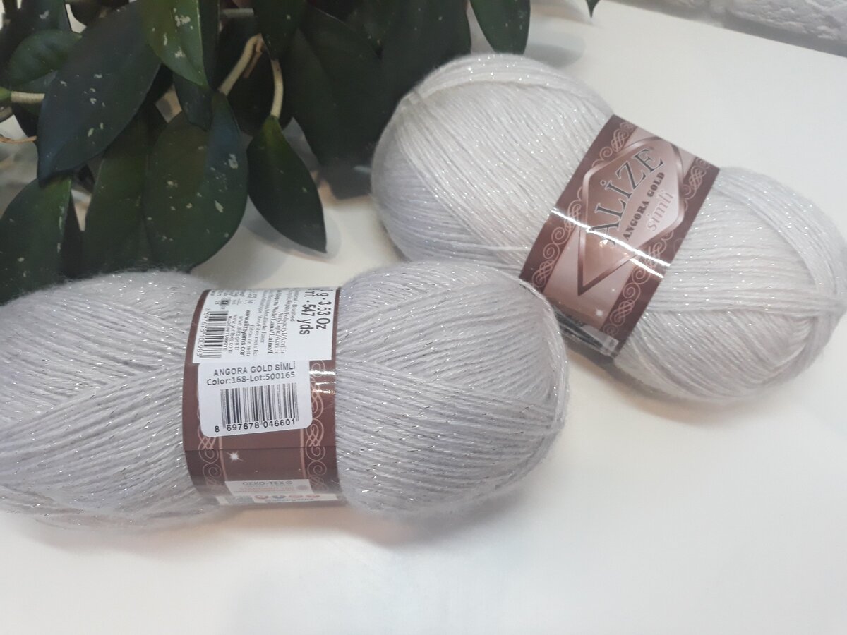 Мотки разных оттенков, но оба изумительные!