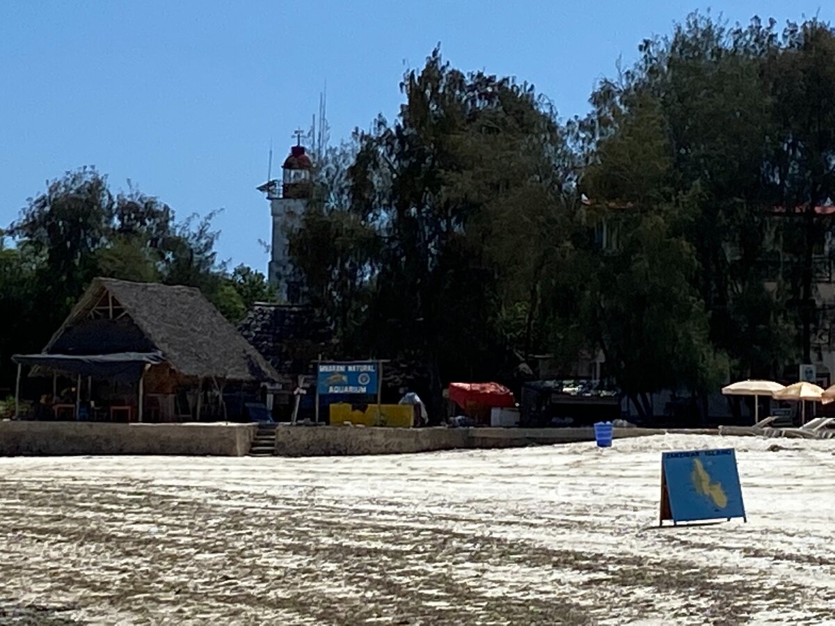 Маяк на северном мысе остров Занзибар