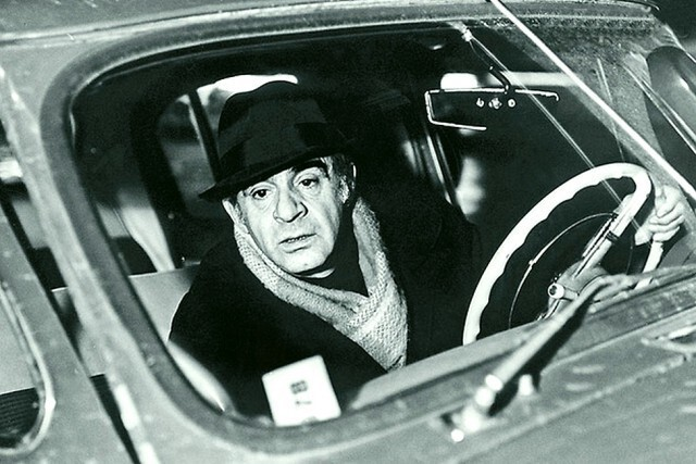  Купить новый личный автомобиль  в СССР могли себе позволить далеко не все советские актеры. Тогда это был предмет роскоши, а не средство передвижения, как сейчас.-5