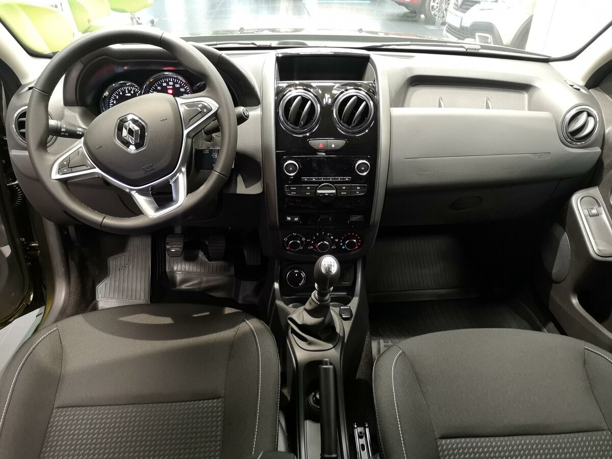 Renault Duster в России. Источник иллюстрации - Яндекс.Картинки