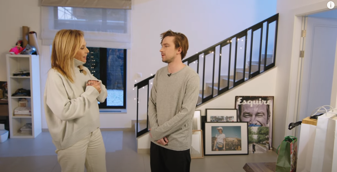 Алена Долецкая в доме Александра Петрова