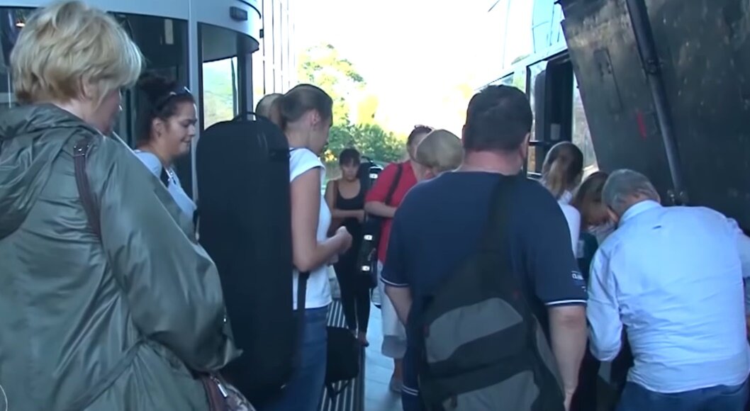 Разгрузка в Донецке, фото автора. 