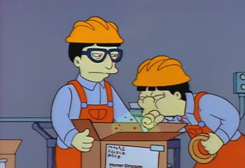 Кадр из серии, где рабочий на фабрике в Японии чихнул в посылку.