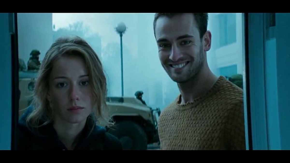 Главные герои "Притяжения". Правда не смотря на то, что актире играющей Юлю, примерно около 20 лет, по сюжету ей в районе 16