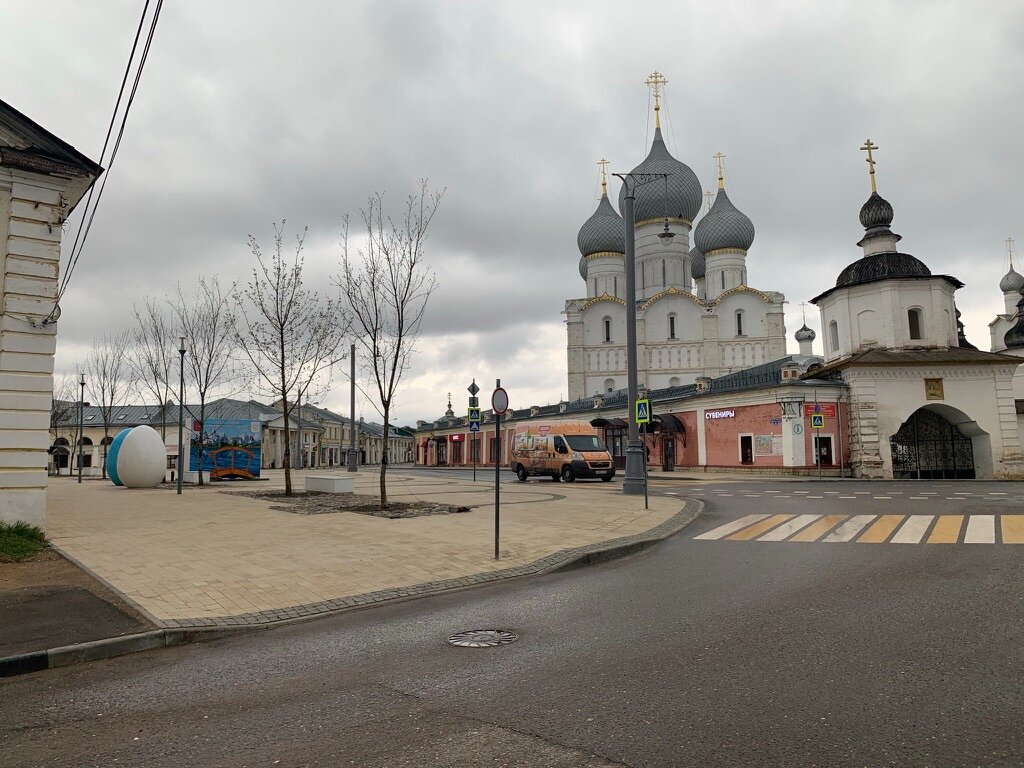 Соборная площадь ростов великий фото