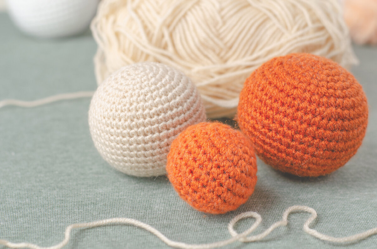 Ажурный новогодний шар крючком