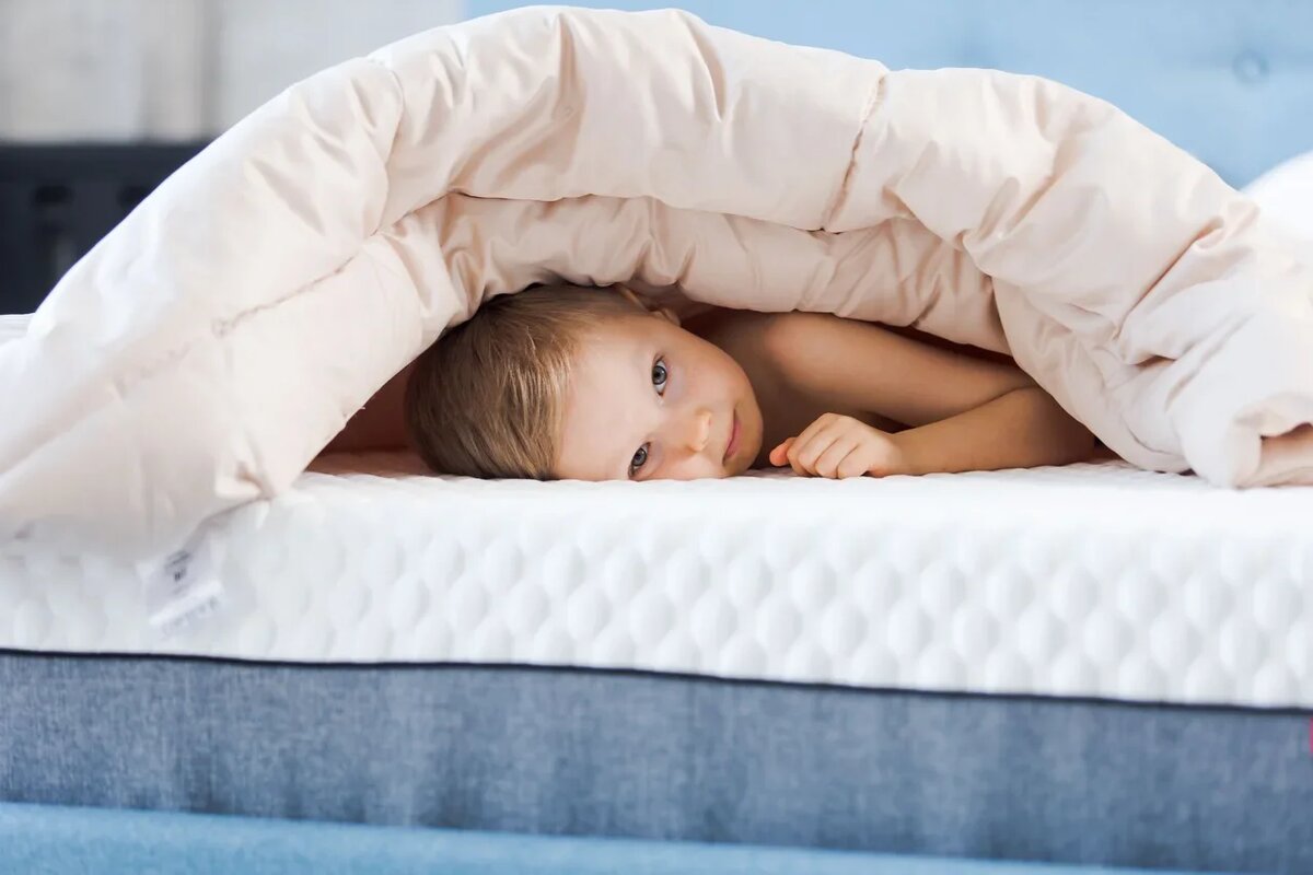Матрас для малышей должен быть жёстким или средне-жёстким
