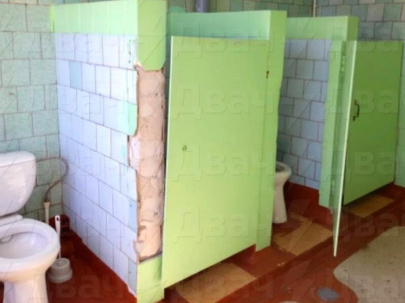 Волгоград тоже отличился. На фото: туалет в школе №103 г. Волгограда.