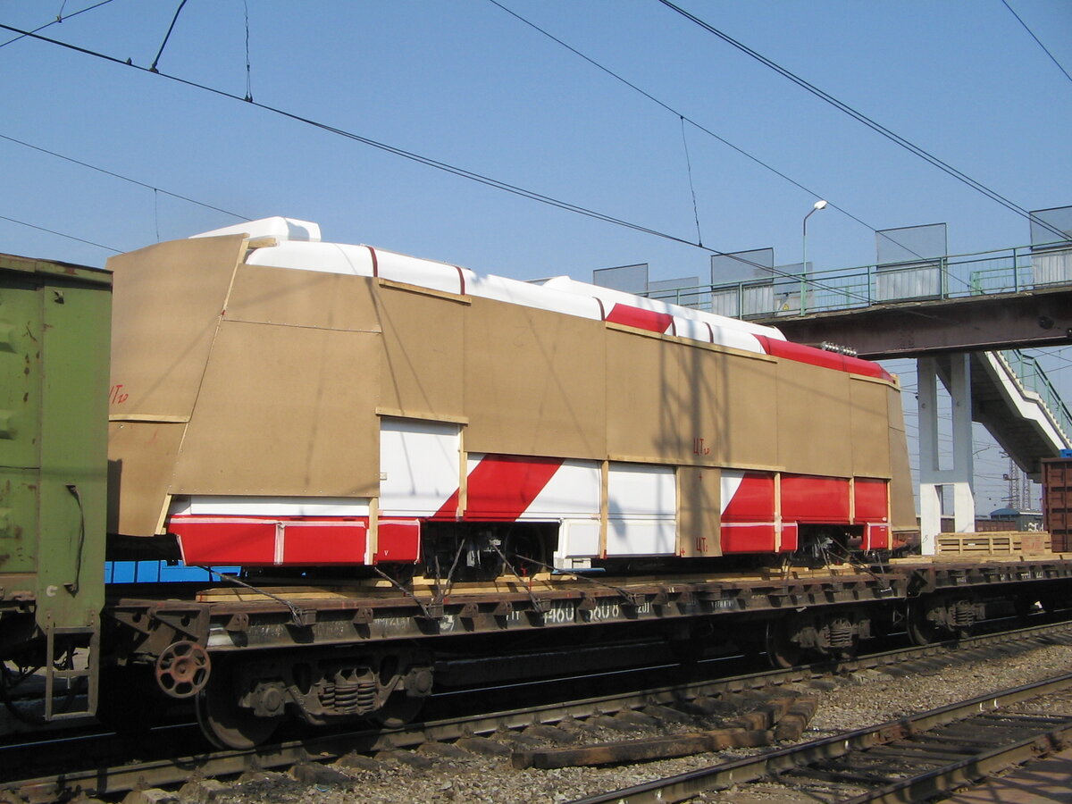 Вагон ЛМ-2008 на железнодорожной платформе, ст. Тула-1, 8.09.2008, фото "ПАНТОГРАФ"