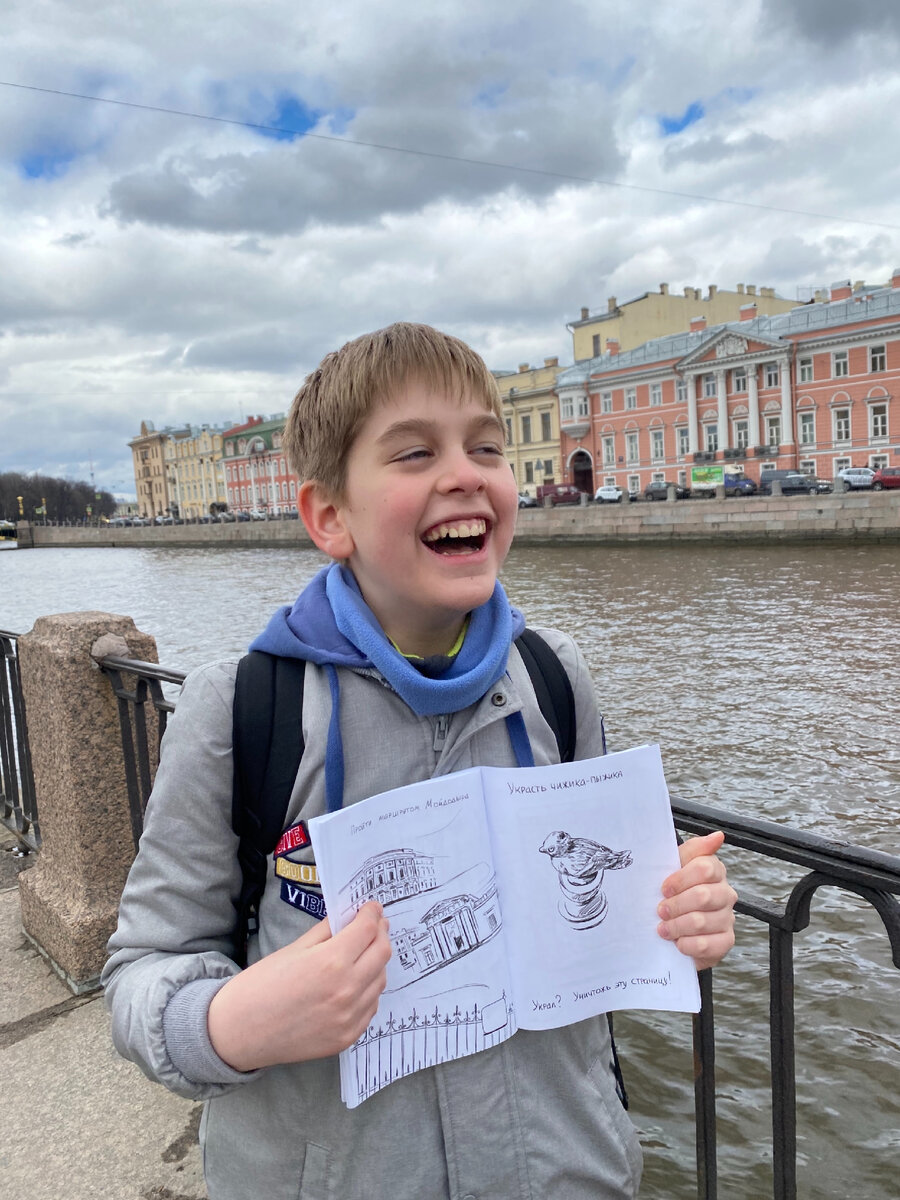 Фото автора. Задание украсть Чижика-Пыжика и уничтожить эту страницу изрядно повеселило Виктора 