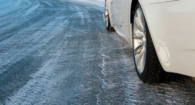 Сотрудники ГИБДД на месте происшествия зафиксировали гололед на проезжей части и отсутствие знаков